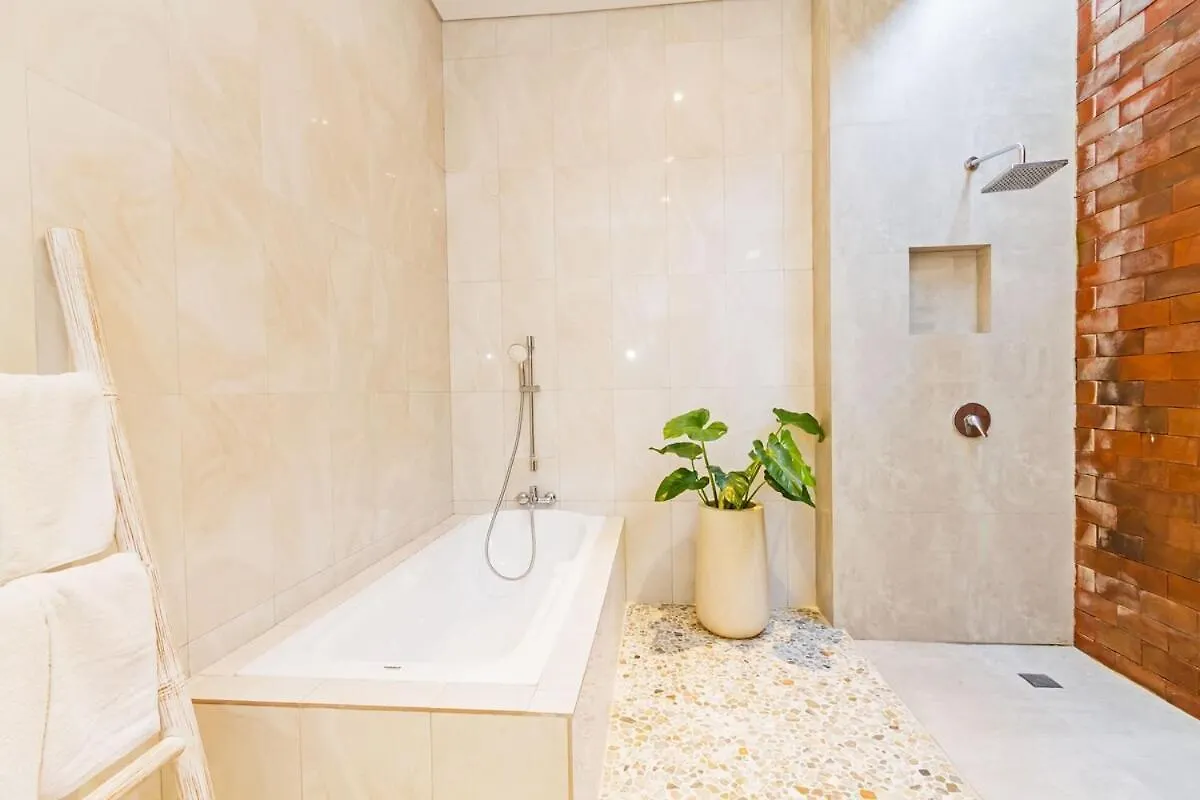 Huge & Good Location 6 Bedroom Villa In Seminyak