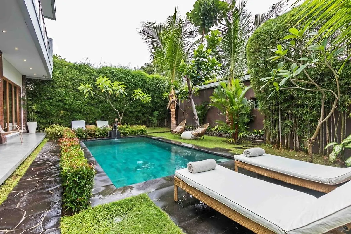 Huge & Good Location 6 Bedroom Villa In Seminyak 0*, Seminyak (Bali)
