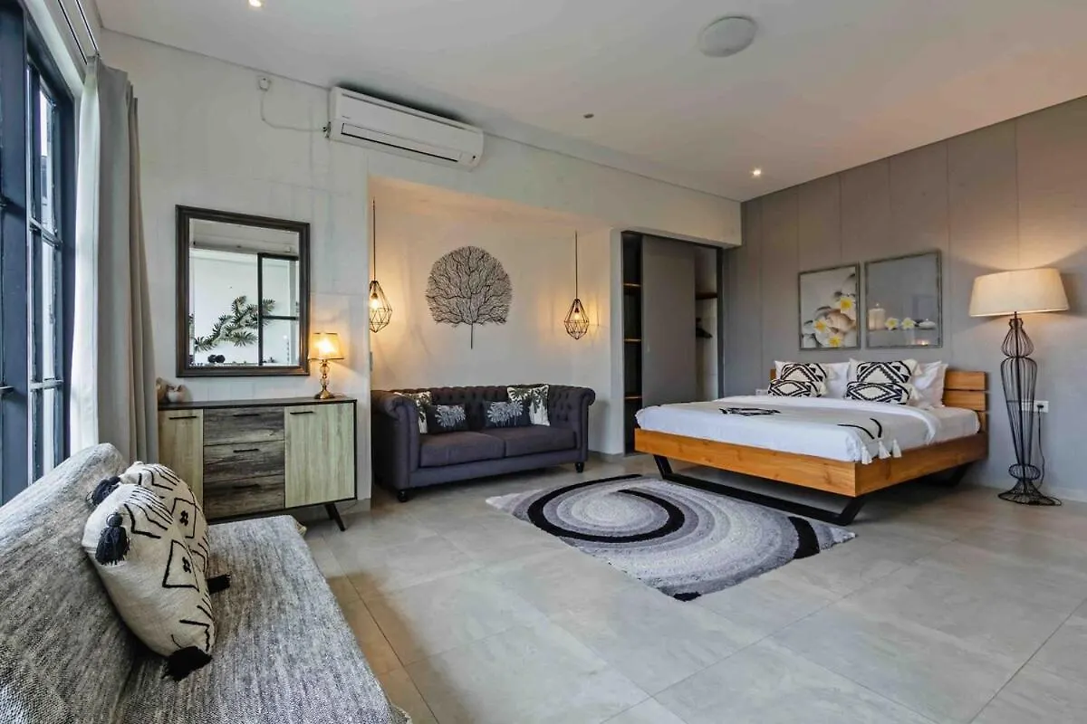 Huge & Good Location 6 Bedroom Villa In Seminyak