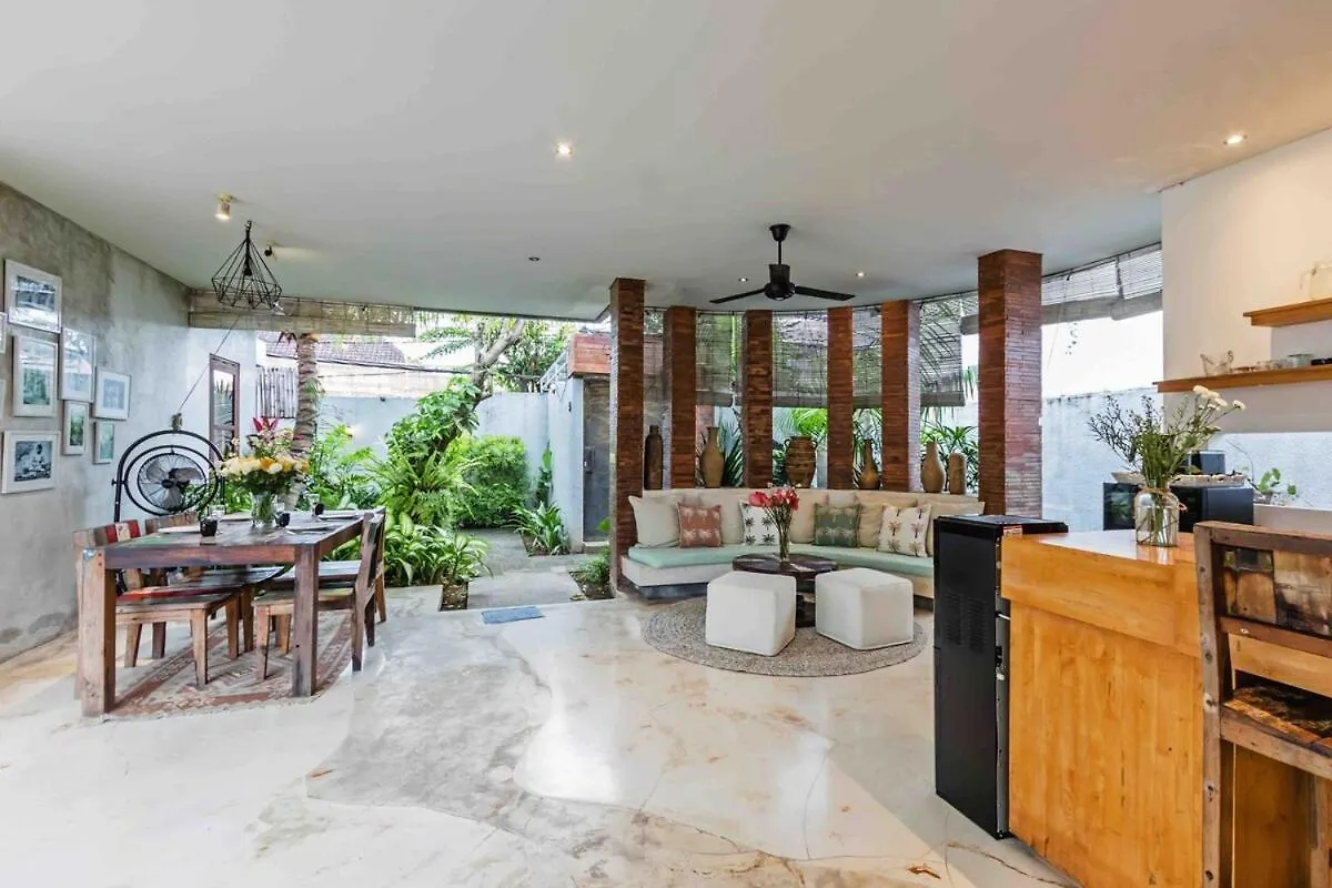 Huge & Good Location 6 Bedroom Villa In Seminyak