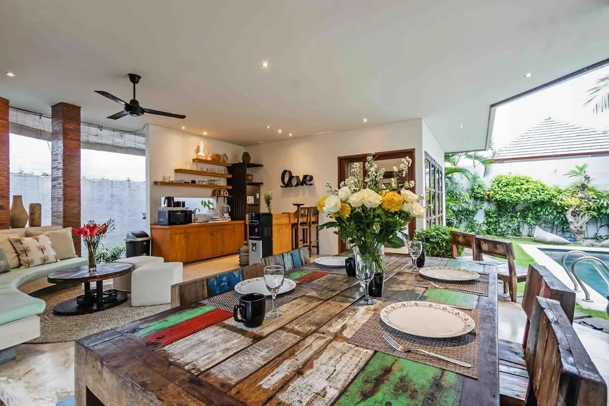 Huge & Good Location 6 Bedroom Villa In Seminyak