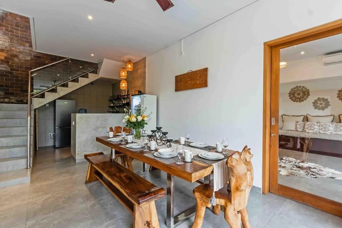 Huge & Good Location 6 Bedroom Villa In Seminyak 0*, Seminyak (Bali)