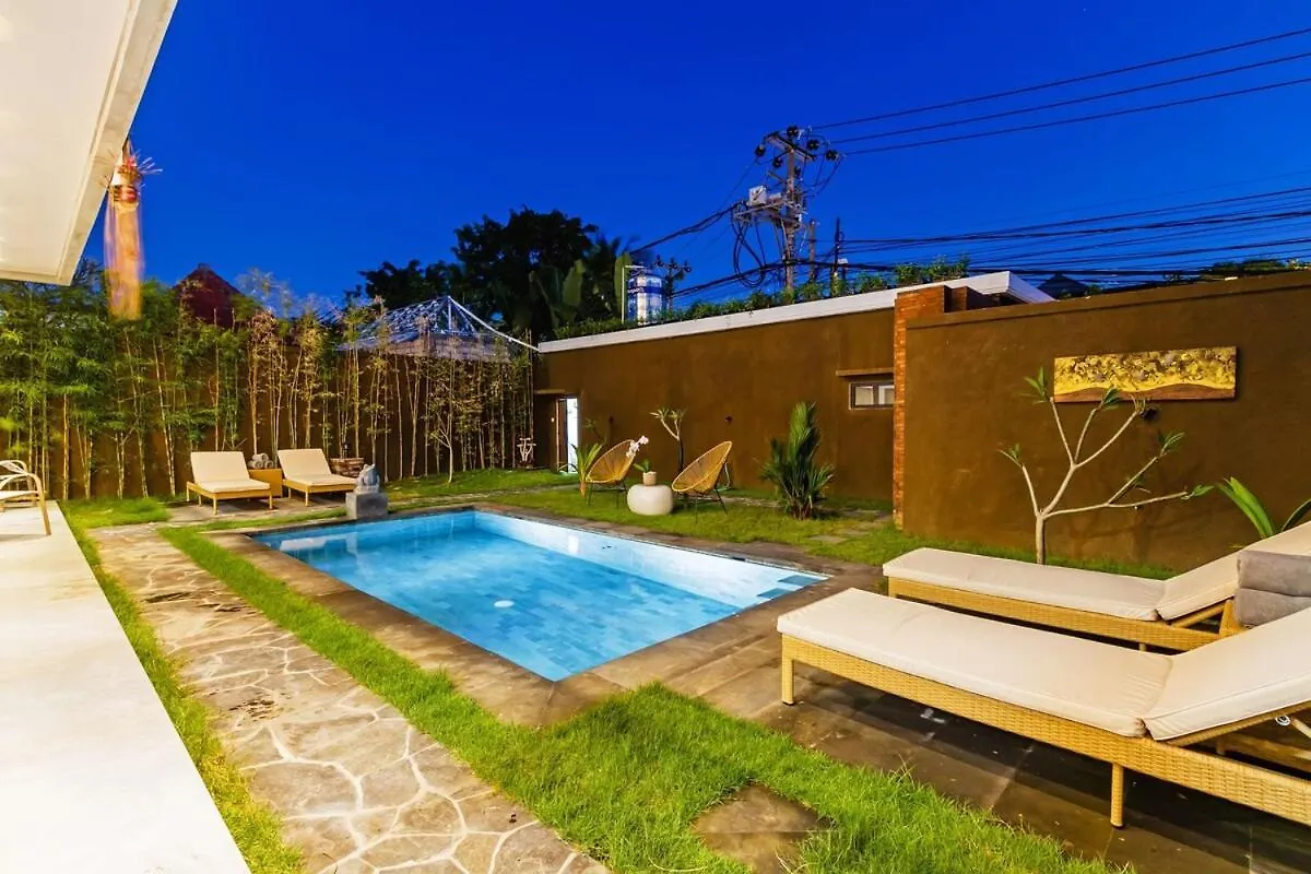 Huge & Good Location 6 Bedroom Villa In Seminyak