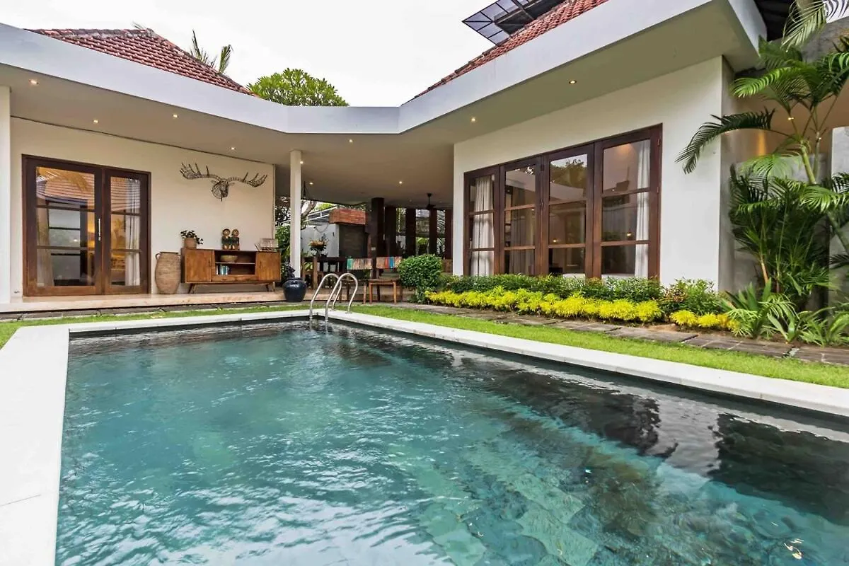 Huge & Good Location 6 Bedroom Villa In Seminyak 0*, Seminyak (Bali)