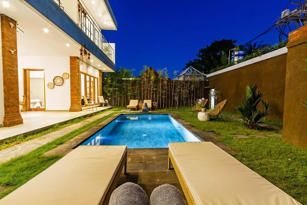 Huge & Good Location 6 Bedroom Villa In Seminyak