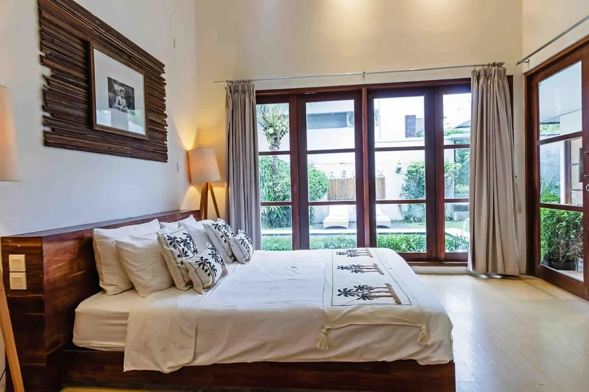 Huge & Good Location 6 Bedroom Villa In Seminyak