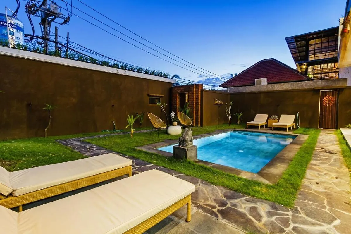 Huge & Good Location 6 Bedroom Villa In Seminyak 0*, Seminyak (Bali)