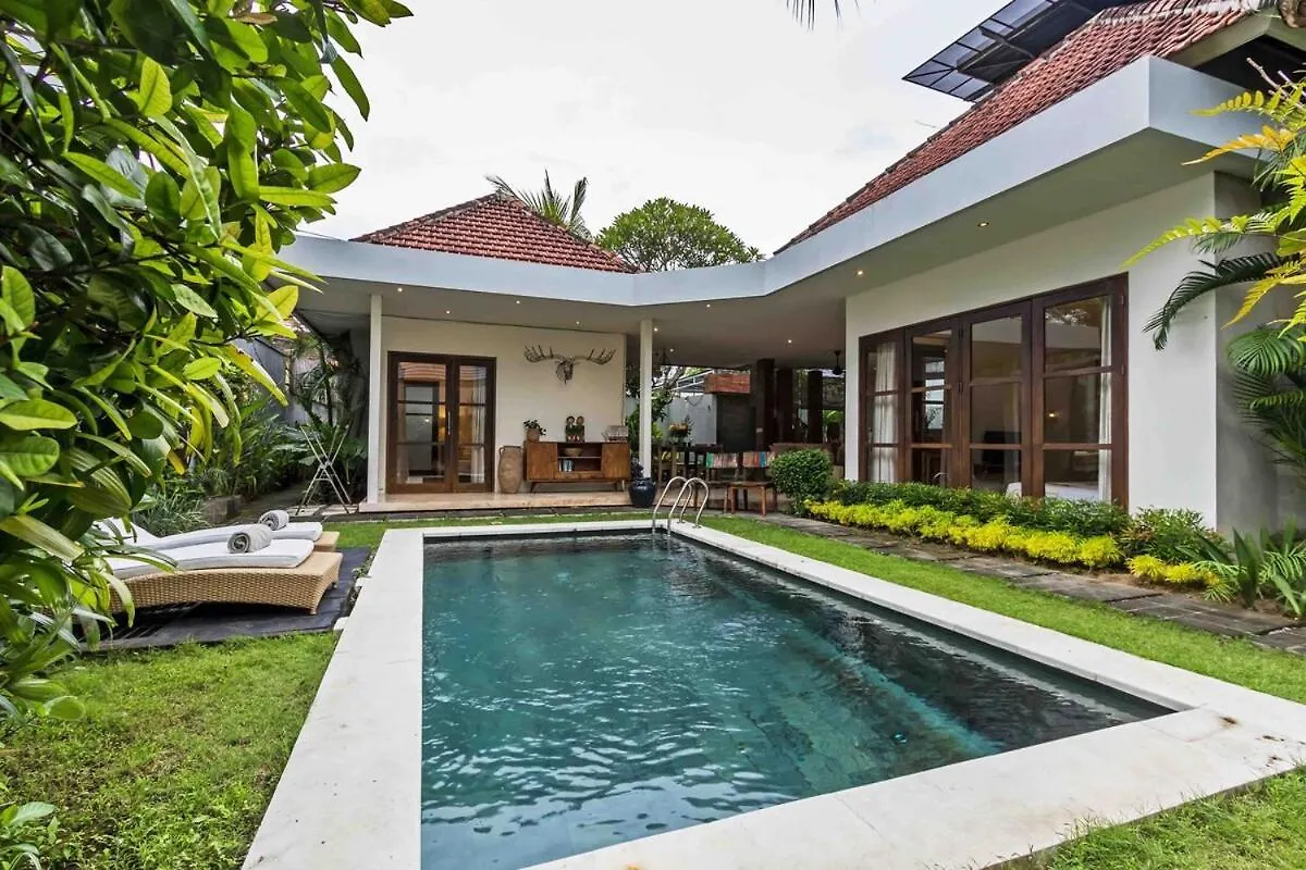 Huge & Good Location 6 Bedroom Villa In Seminyak